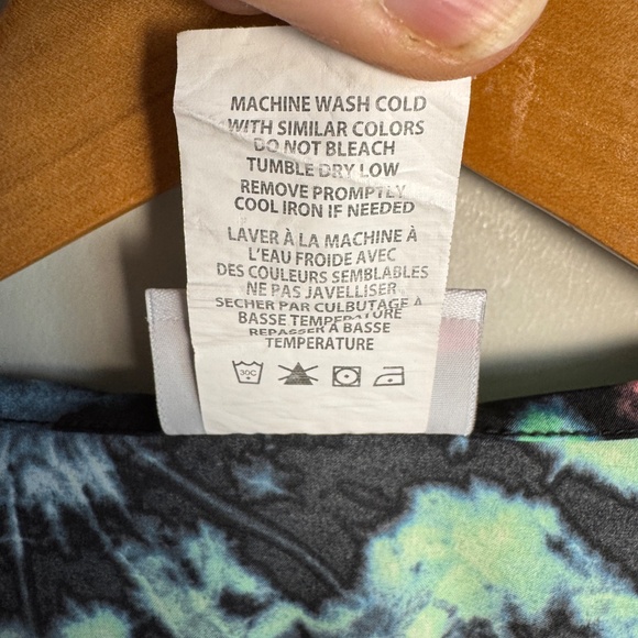 Scrubstar Women's Short‎ Sleeve V-Neck Scrub Top Abstract Tie-Dye Multicolor S - Picture 6 of 11